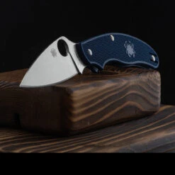 Spyderco UK Penknife Lightweight Dark Blue CPM SPY27 -Cheap Nitecore || Victorinox || Fenix Store SC94PCBLdet4 21728.1694442613